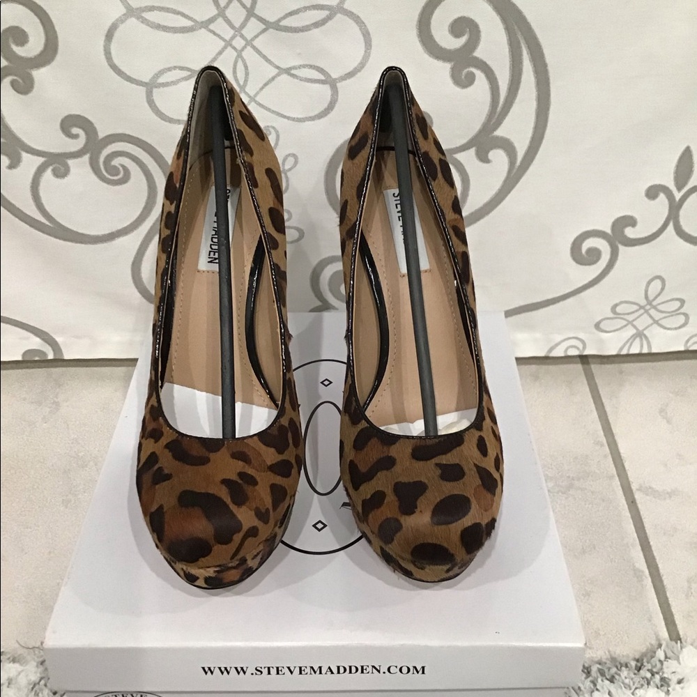 High heel pumps
